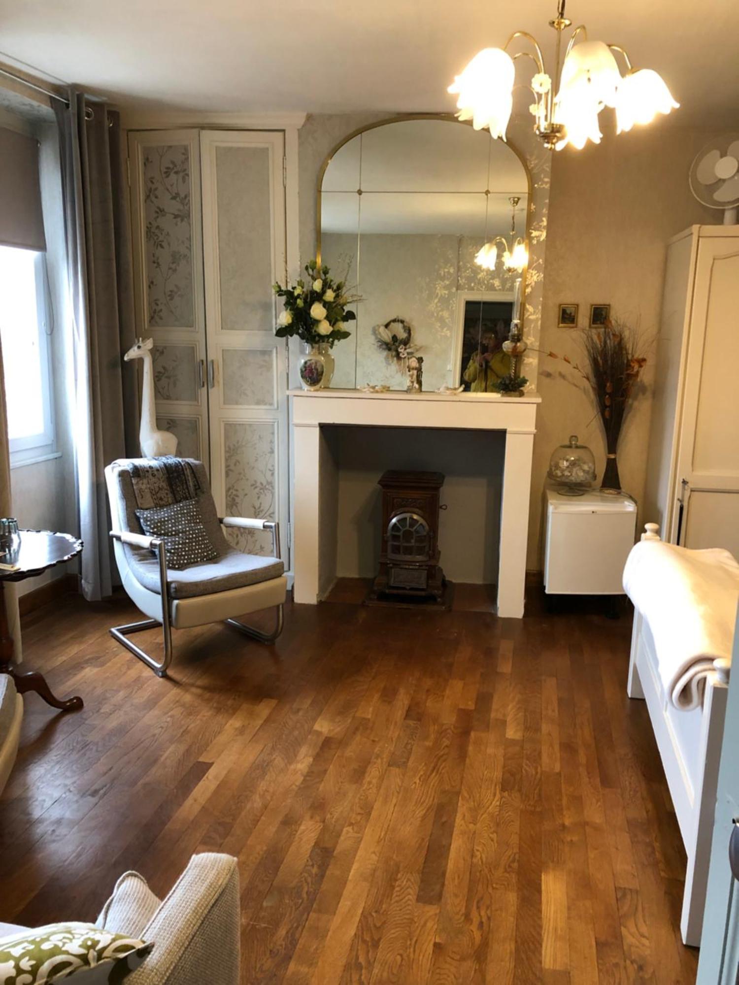 Le Voyageur Bed and Breakfast Saint-Bonnet-Tronçais Εξωτερικό φωτογραφία